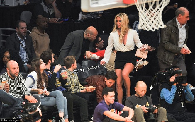 Britney Spears không ngừng tình tứ bồ trẻ kém 13 tuổi - ảnh 10