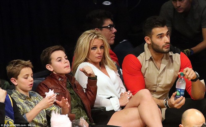 Britney Spears không ngừng tình tứ bồ trẻ kém 13 tuổi - ảnh 6