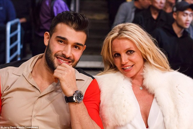 Britney Spears không ngừng tình tứ bồ trẻ kém 13 tuổi - ảnh 8