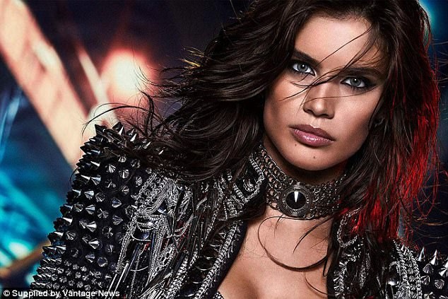 Nội y Victoria's Secret Balmain đính đá quý Swarovski 'cháy hàng' sau vài giờ - ảnh 12