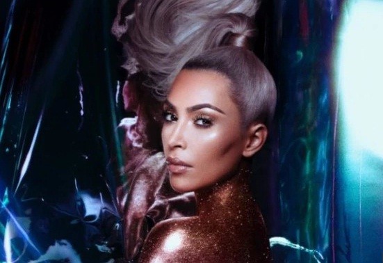 Kim Kardashian diện đầm ôm cắt xẻ khoe dáng đồng hồ cát - ảnh 7