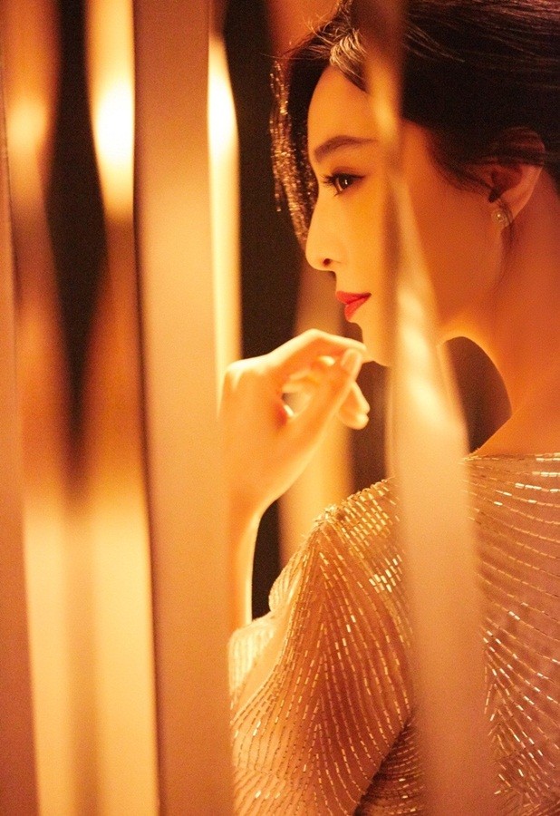 Phạm Băng Băng quyến rũ mê hồn ‘mở hàng’ Harper’s Bazaar 2018 - ảnh 12