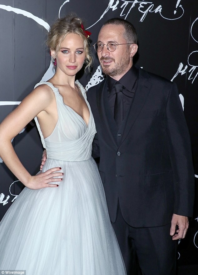 Brad Pitt vướng tin đồn hẹn hò mỹ nhân lộ ảnh nóng Jennifer Lawrence - ảnh 5