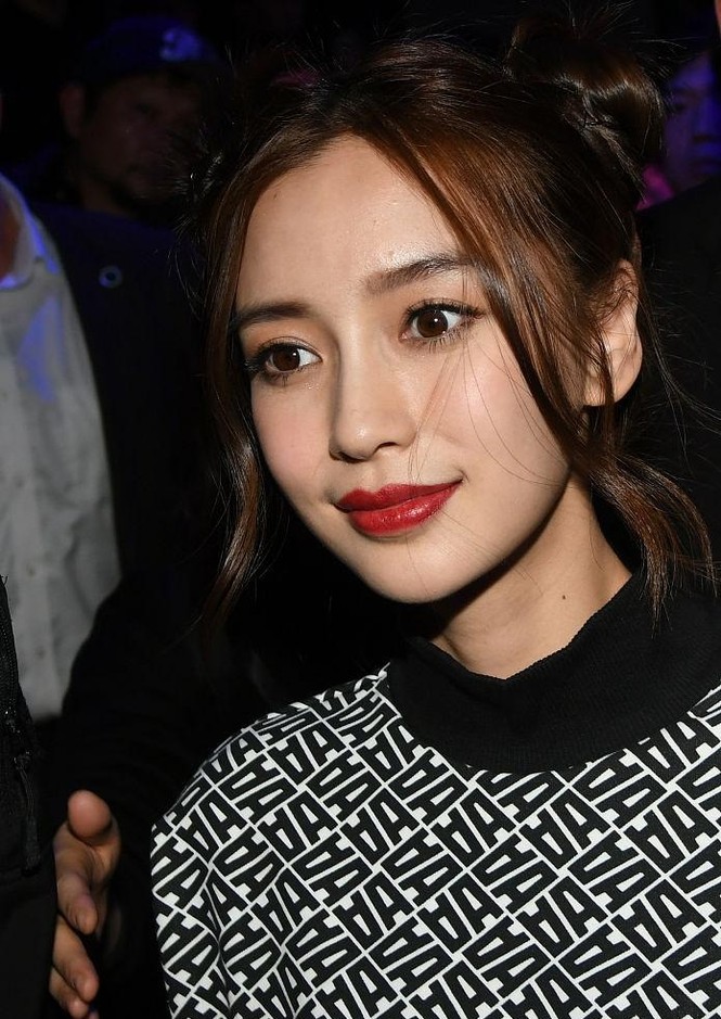 Angelababy diện váy mỏng manh giữa trời đông - ảnh 5