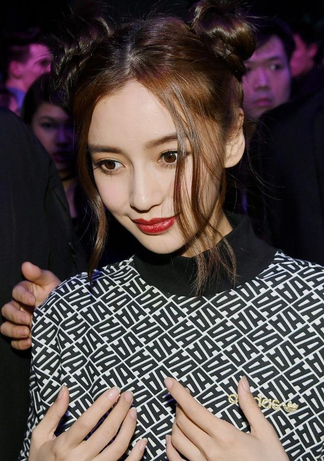 Angelababy diện váy mỏng manh giữa trời đông - ảnh 7