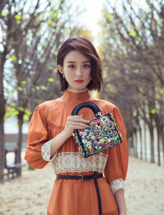 Angelababy diện váy mỏng manh giữa trời đông - ảnh 12