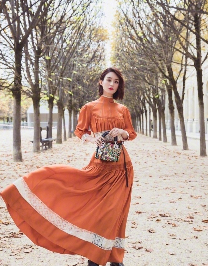 Angelababy diện váy mỏng manh giữa trời đông - ảnh 13