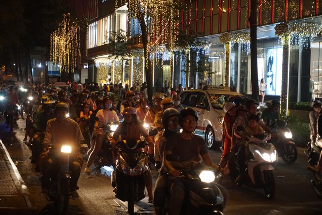 Việt Nam bước sang năm mới 2018 - ảnh 63