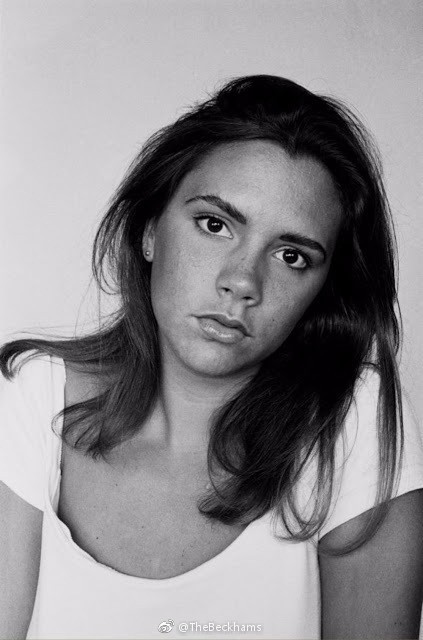 Victoria Beckham thuở trăng rằm: Tươi tắn, tròn đầy gợi cảm - ảnh 8