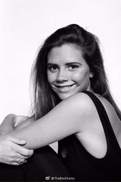 Victoria Beckham thuở trăng rằm: Tươi tắn, tròn đầy gợi cảm - ảnh 2