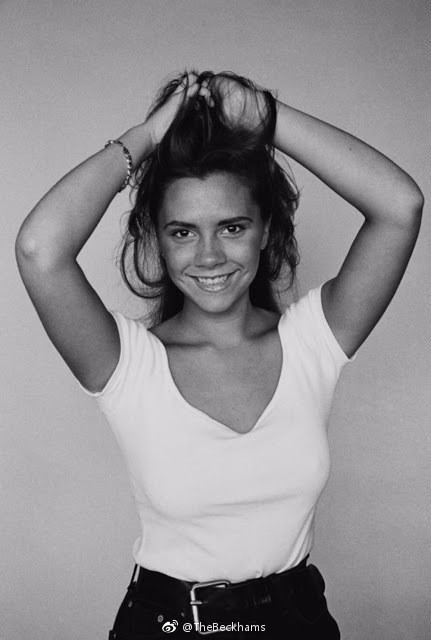 Victoria Beckham thuở trăng rằm: Tươi tắn, tròn đầy gợi cảm - ảnh 6