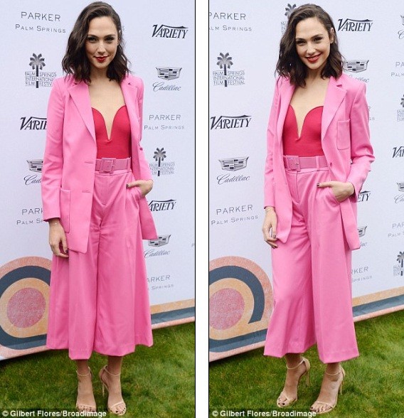 ‘Wonder Woman’ Gal Gadot diện ‘cây’ hồng trẻ trung duyên dáng - ảnh 1