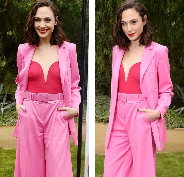 ‘Wonder Woman’ Gal Gadot diện ‘cây’ hồng trẻ trung duyên dáng - ảnh 2