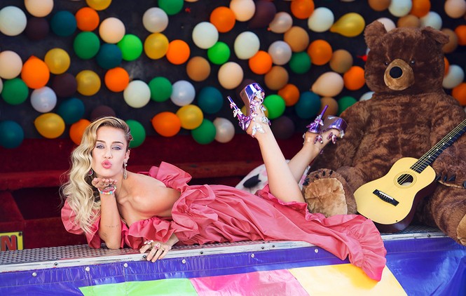 Năm mới, Miley Cyrus và bạn trai cải tạo nhà triệu đô để sinh con - ảnh 8
