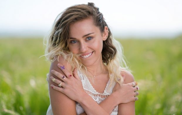 Năm mới, Miley Cyrus và bạn trai cải tạo nhà triệu đô để sinh con - ảnh 14