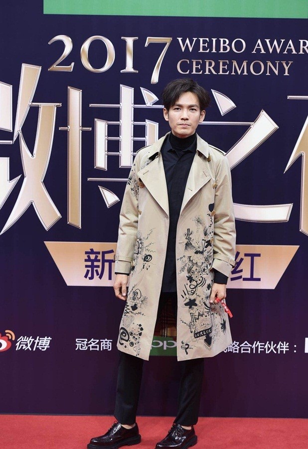 ‘Nữ hoàng Weibo’ Dương Mịch mặc gợi cảm, đọ sắc Angelababy - ảnh 14