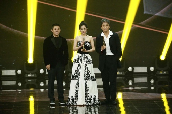 ‘Nữ hoàng Weibo’ Dương Mịch mặc gợi cảm, đọ sắc Angelababy - ảnh 6