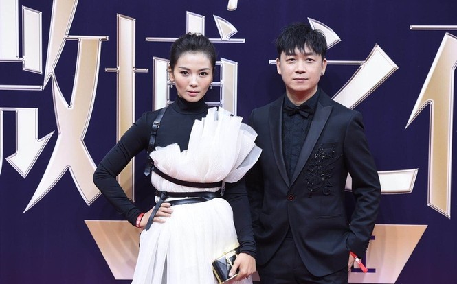 ‘Nữ hoàng Weibo’ Dương Mịch mặc gợi cảm, đọ sắc Angelababy - ảnh 10