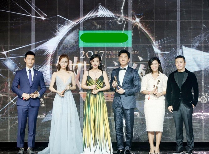 ‘Nữ hoàng Weibo’ Dương Mịch mặc gợi cảm, đọ sắc Angelababy - ảnh 7