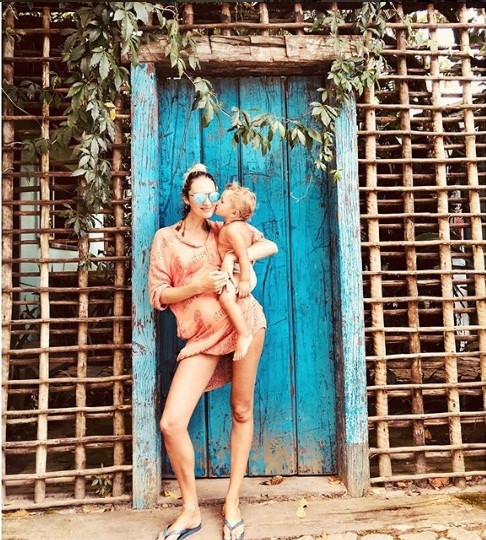 Candice Swanepoel thiết kế áo tắm - ảnh 10