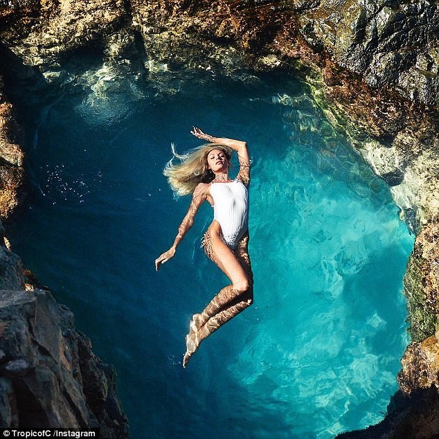 Candice Swanepoel thiết kế áo tắm - ảnh 2