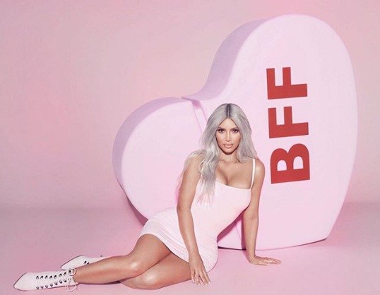 Kim Kardashian tặng quà cho các ‘kẻ thù’ nhân ngày Valentine - ảnh 3
