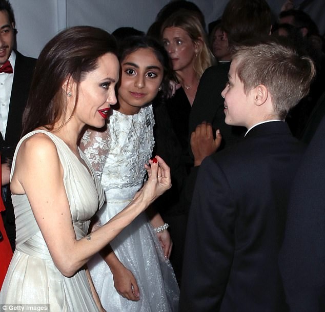 Angelina Jolie - ảnh 8