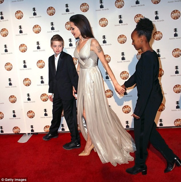 Angelina Jolie - ảnh 4