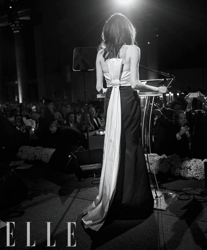 Angelina Jolie đẹp quyền lực, trả lời phỏng vấn của cựu ngoại trưởng Mỹ - ảnh 5