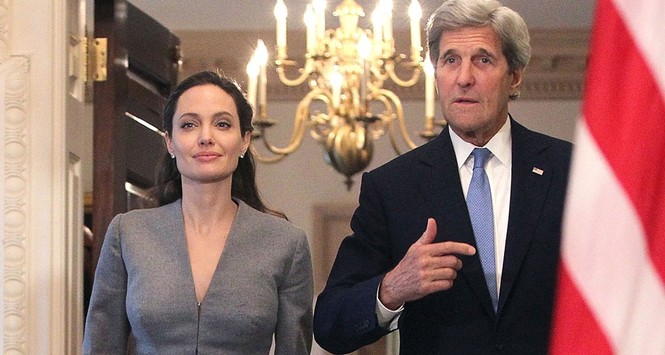 Angelina Jolie đẹp quyền lực, trả lời phỏng vấn của cựu ngoại trưởng Mỹ - ảnh 8