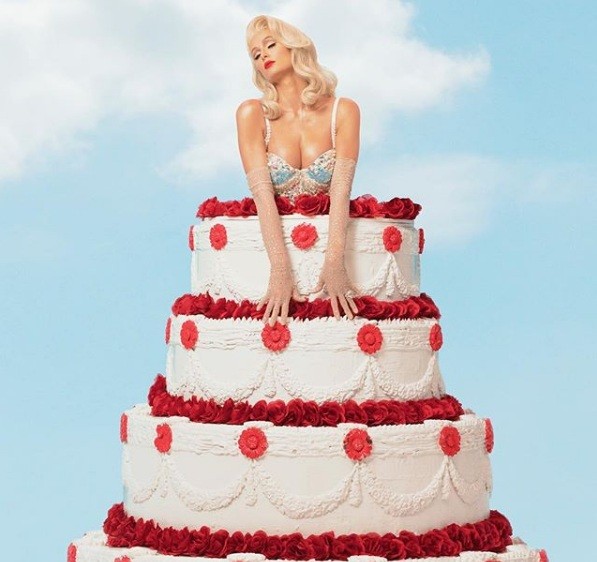 Paris Hilton I Need You Valentine - ảnh 2