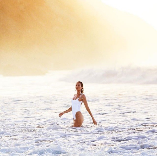 Candice Swanepoel Tropic of C - ảnh 2
