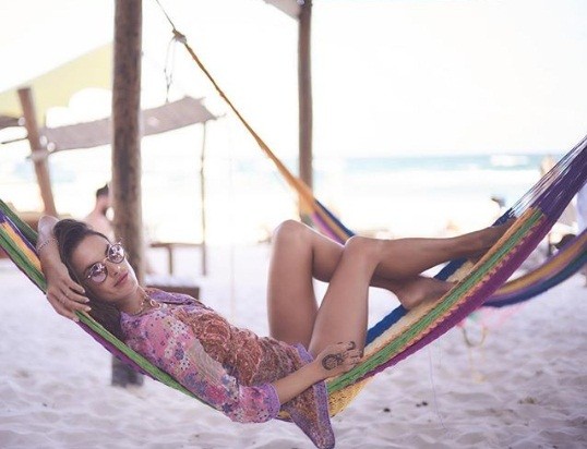 Alessandra Ambrosio diện áo tắm tôn đường cong nữ thần - ảnh 12