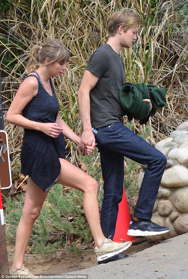 Taylor Swift hẹn hò Joe Alwyn - ảnh 2