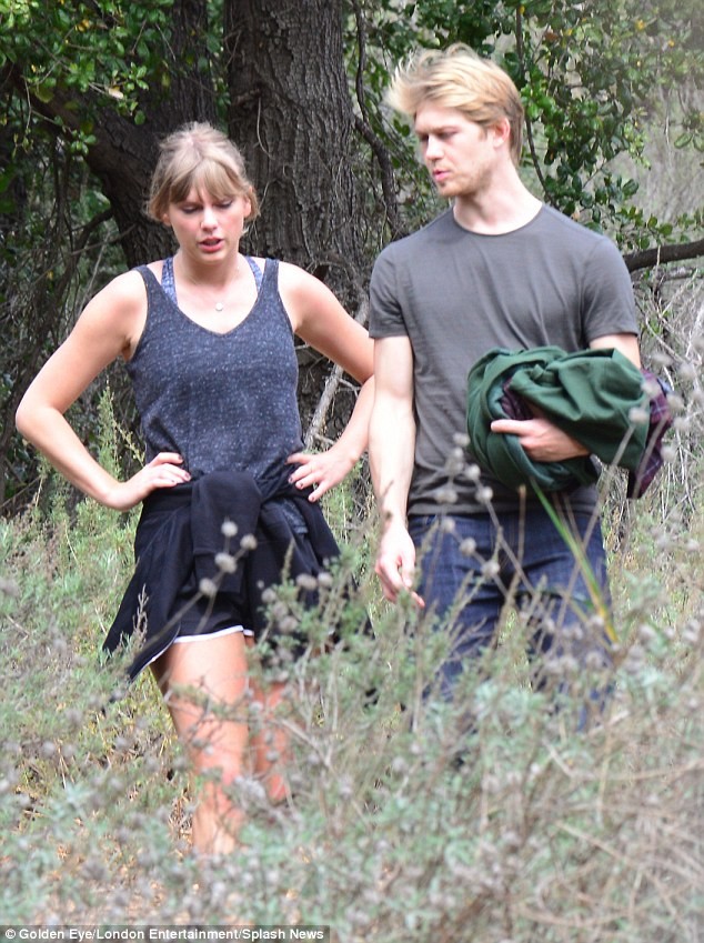 Taylor Swift hẹn hò Joe Alwyn - ảnh 4