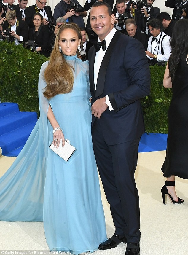 Jennifer Lopez nóng bỏng - ảnh 1