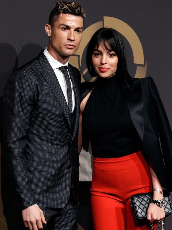 Người tình của Ronaldo khoe dáng 'gái một con' quyến rũ - ảnh 3