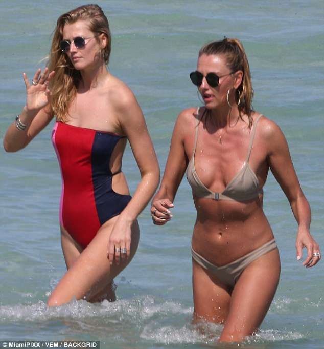 Toni Garrn áo tắm - ảnh 5