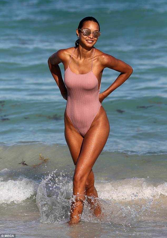 Lais Ribeiro áo tắm - ảnh 2