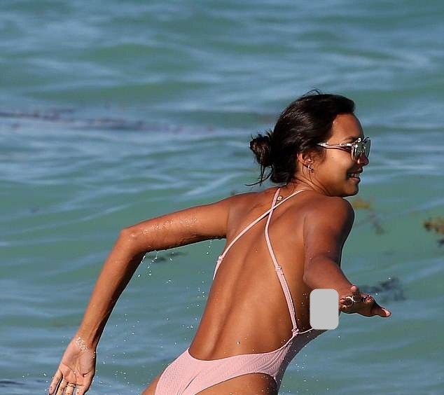 Lais Ribeiro áo tắm - ảnh 4