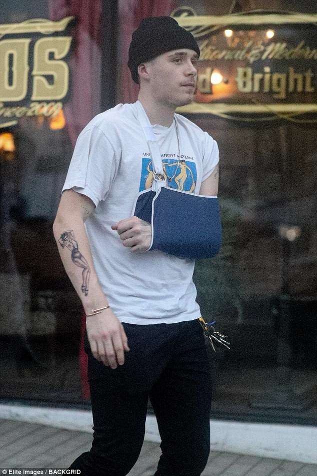 Brooklyn Beckham hôn gái lạ - ảnh 4