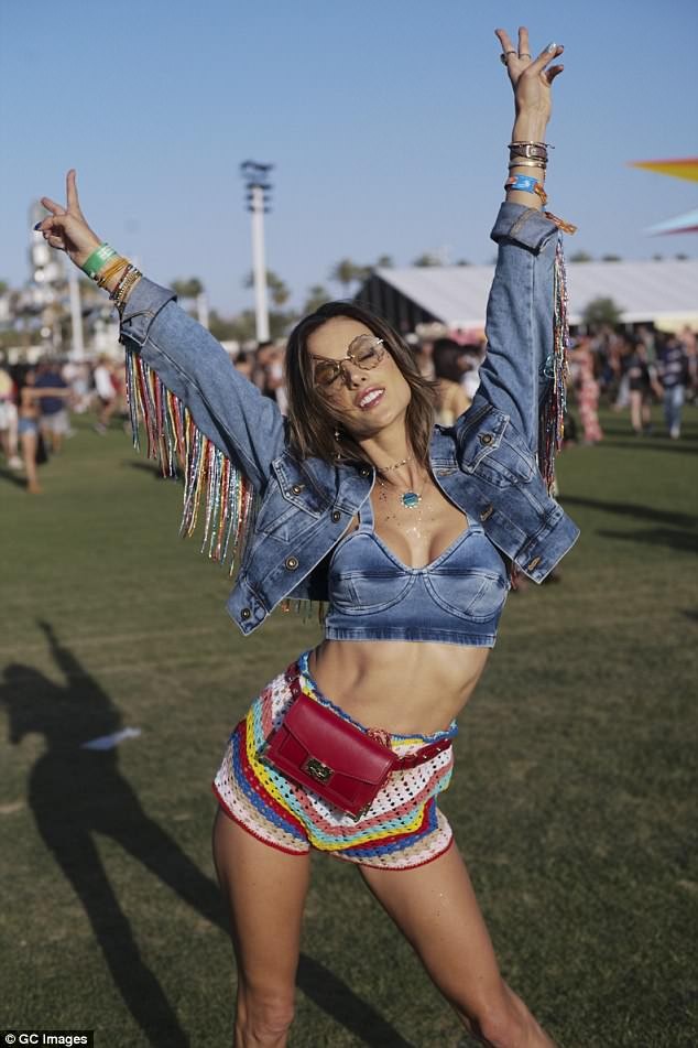 Alessandra Ambrosio Coachella 2018 - ảnh 6