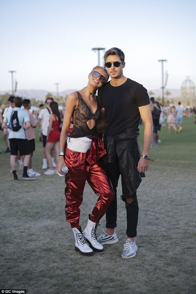 Alessandra Ambrosio Coachella 2018 - ảnh 10