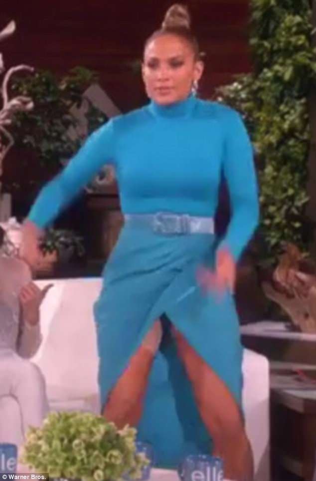 Jennifer Lopez hớ hênh khi diện váy xẻ cao nhảy sung - ảnh 5