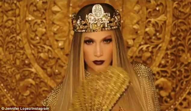 Jennifer Lopez hớ hênh khi diện váy xẻ cao nhảy sung - ảnh 15