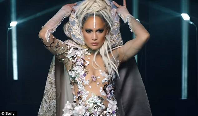 Jennifer Lopez hớ hênh khi diện váy xẻ cao nhảy sung - ảnh 16