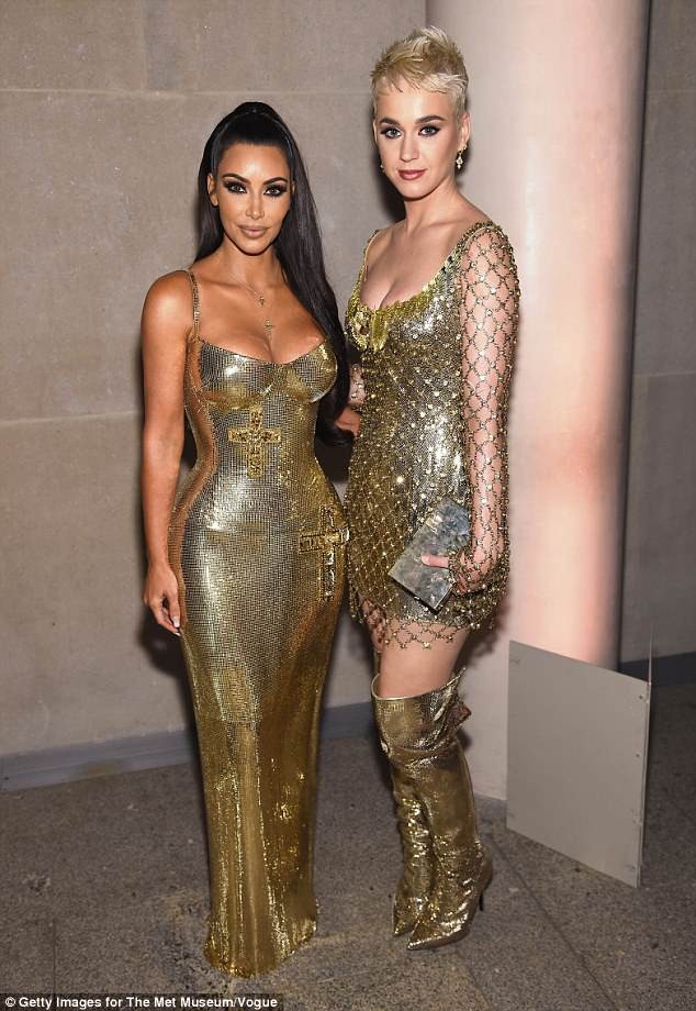 Selena Gomez Met Gala 2018 - ảnh 15
