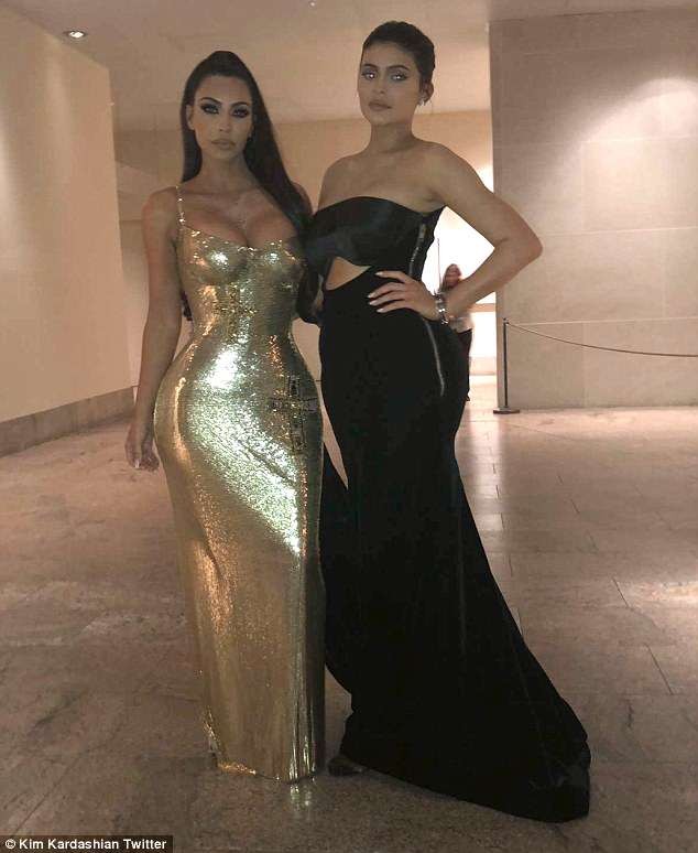 Selena Gomez Met Gala 2018 - ảnh 14