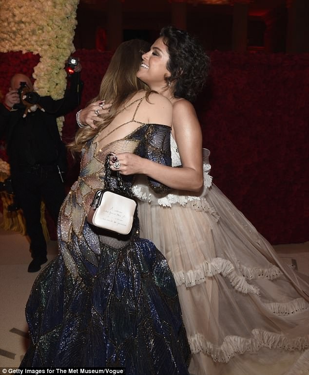Selena Gomez Met Gala 2018 - ảnh 12