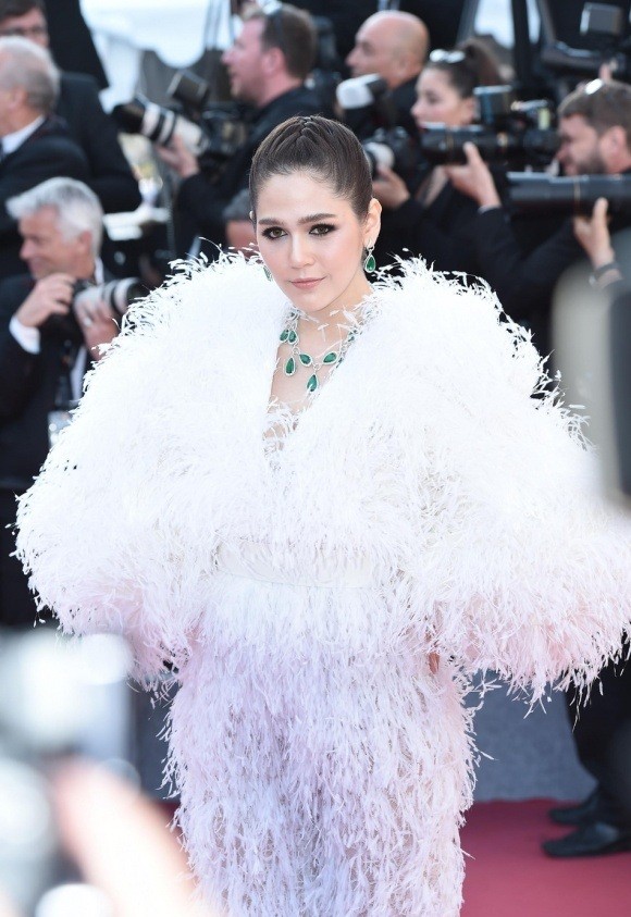 3 mỹ nhân gợi cảm nhất thảm đỏ Cannes ngày thứ 4 - ảnh 5